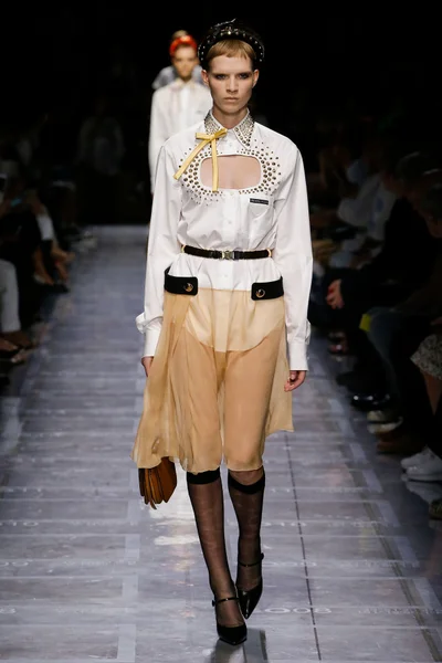 Look 27